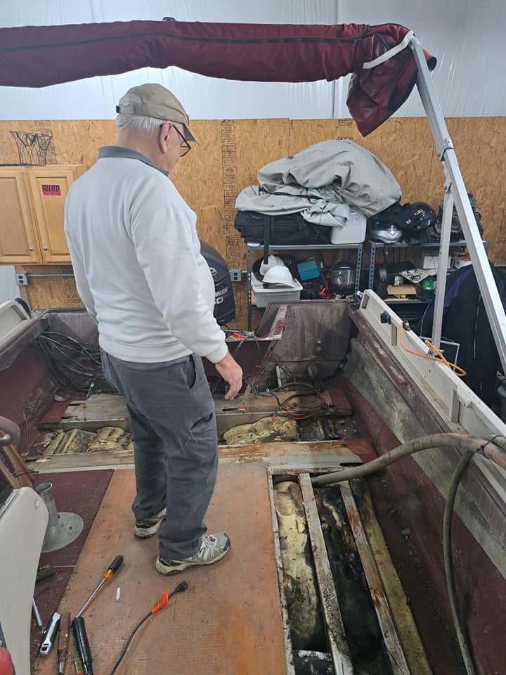 img/fun/Woodworking/boat_rehab0.jpg