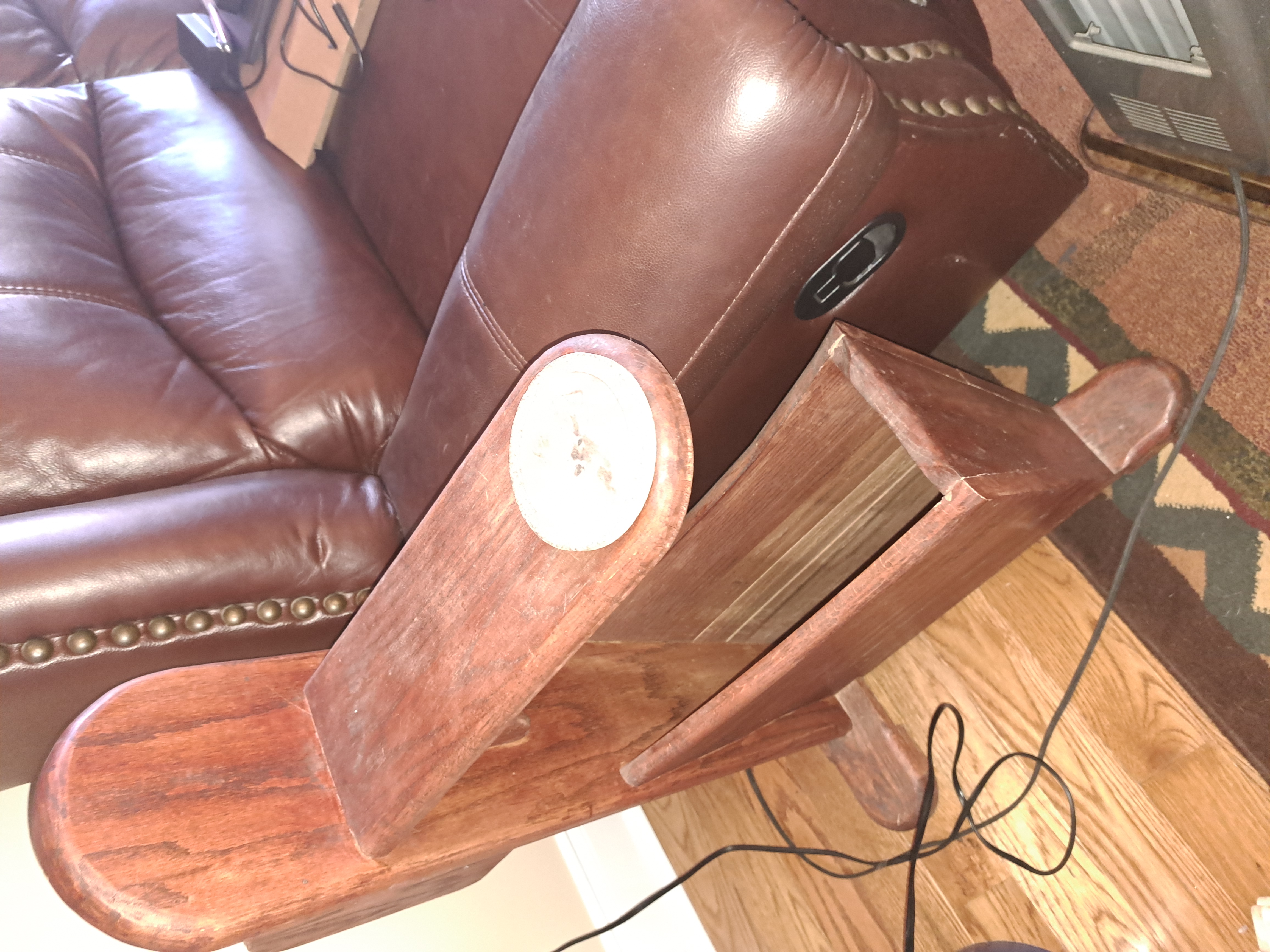 img/fun/Woodworking/magazine_rack_20241223_124258.jpg
